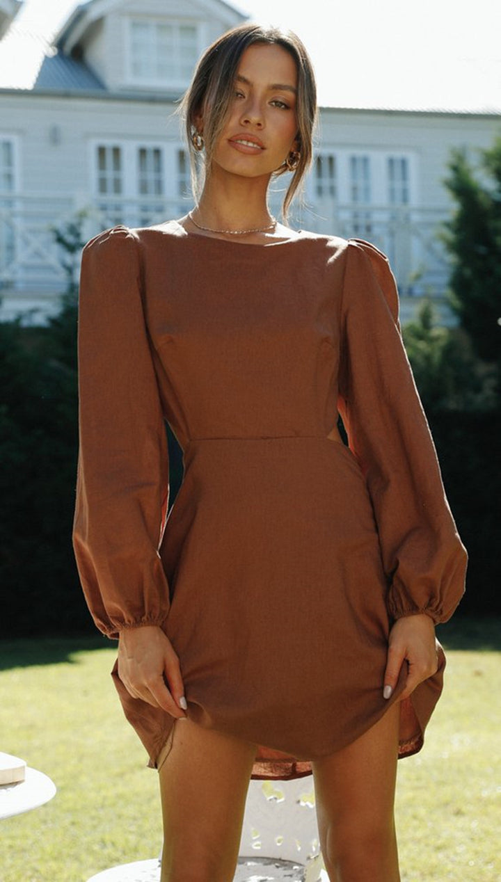 Kvinnors prickiga miniklänning med voluminösa ärmar och skräddarsydd passform Mirla-Eva Jonsson