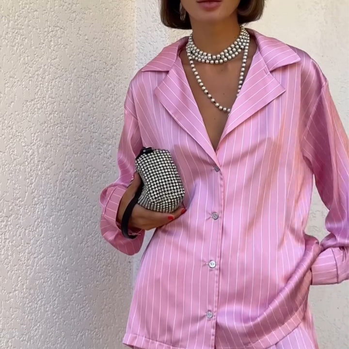 Kvinnors pyjamas-set gjort av satinbomull med eleganta ränder och en lös passform-Eva Jonsson