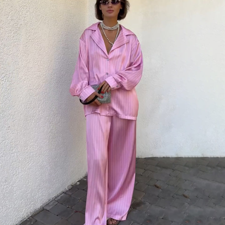 Kvinnors pyjamas-set gjort av satinbomull med eleganta ränder och en lös passform-Eva Jonsson