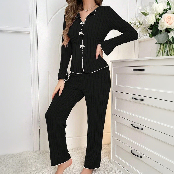 Kvinnors pyjamas set med elegant snitt och fina detaljer Mirla-Eva Jonsson