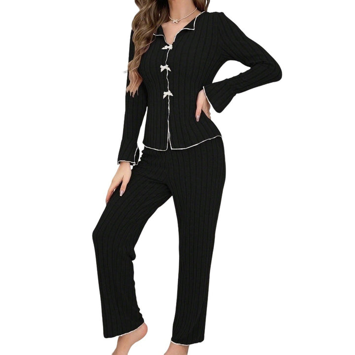 Kvinnors pyjamas set med elegant snitt och fina detaljer Mirla-Eva Jonsson