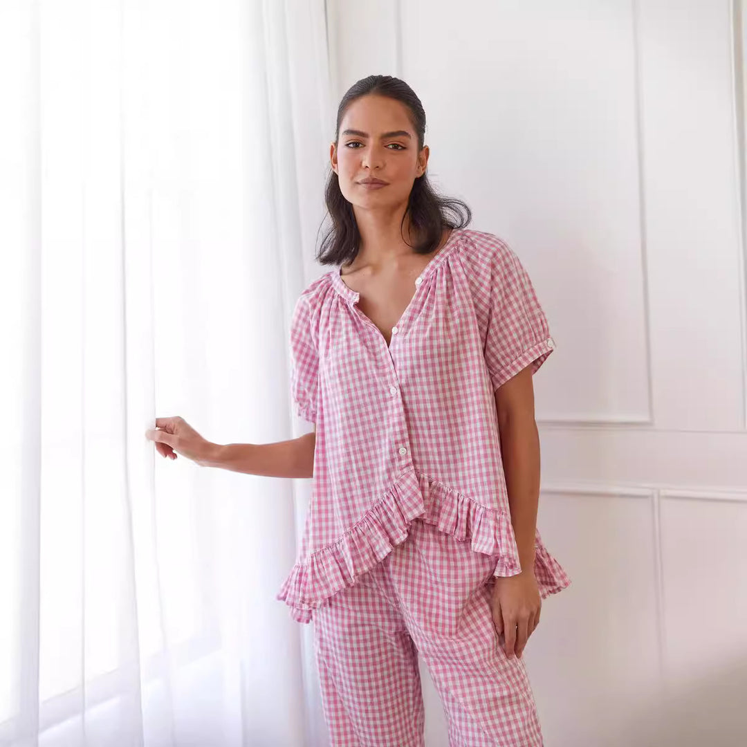 Kvinnors pyjamasset med volanger och rutigt mönster Mirla-Eva Jonsson