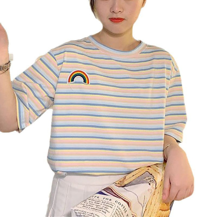 Kvinnors randig T-shirt med färgglad regnbågsapplikation Mirla-Eva Jonsson