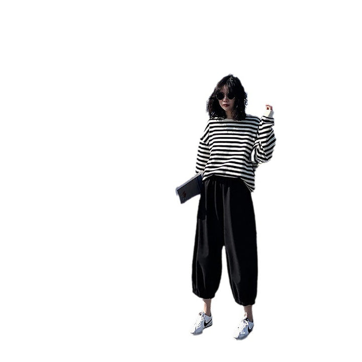 Kvinnors randig sweatshirt med en lös passform och avslappnade ärmar-Eva Jonsson