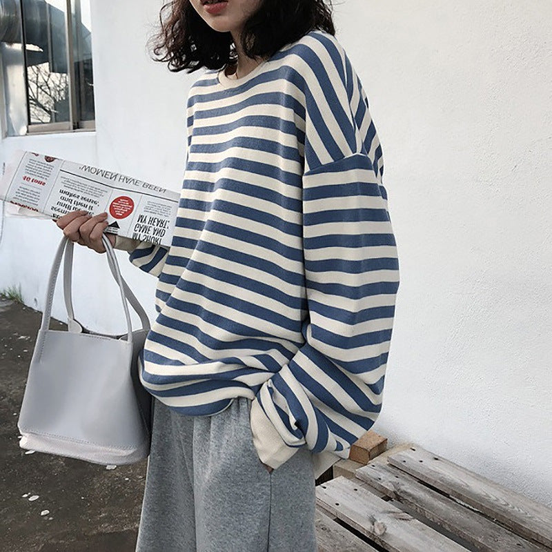 Kvinnors randig sweatshirt med en lös passform och avslappnade ärmar-Eva Jonsson