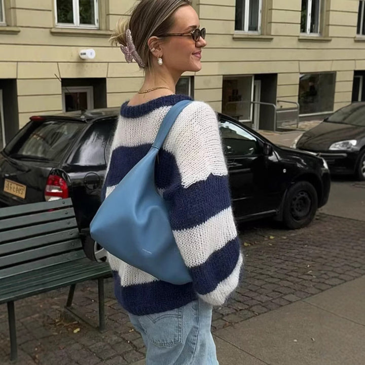 Kvinnors randiga stickade tröja med rund halsringning Mirla-Eva Jonsson