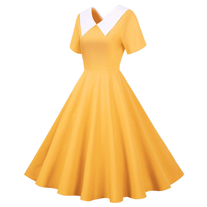 Kvinnors retro svängklänning med elegant krage och utsvängd kjol Mirla-Eva Jonsson