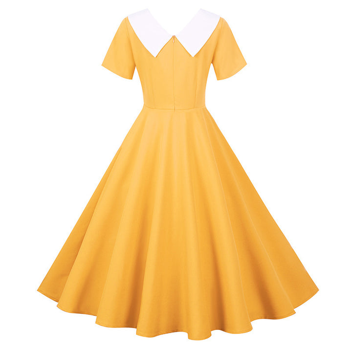 Kvinnors retro svängklänning med elegant krage och utsvängd kjol Mirla-Eva Jonsson