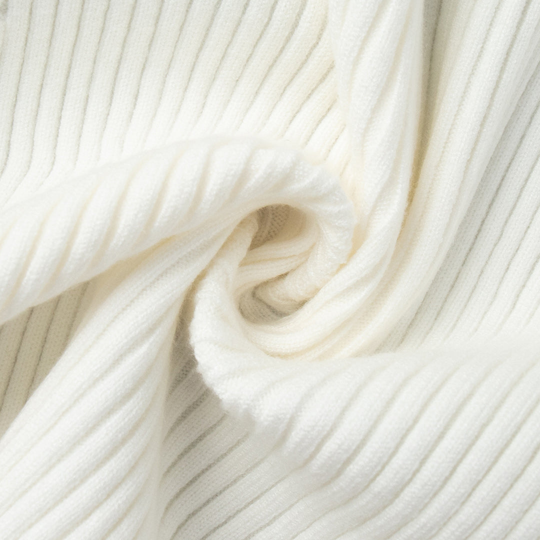 Kvinnors ribbad stickad pullover gjord av mjuk bomullsblandning med elegant snitt Mirla-Eva Jonsson