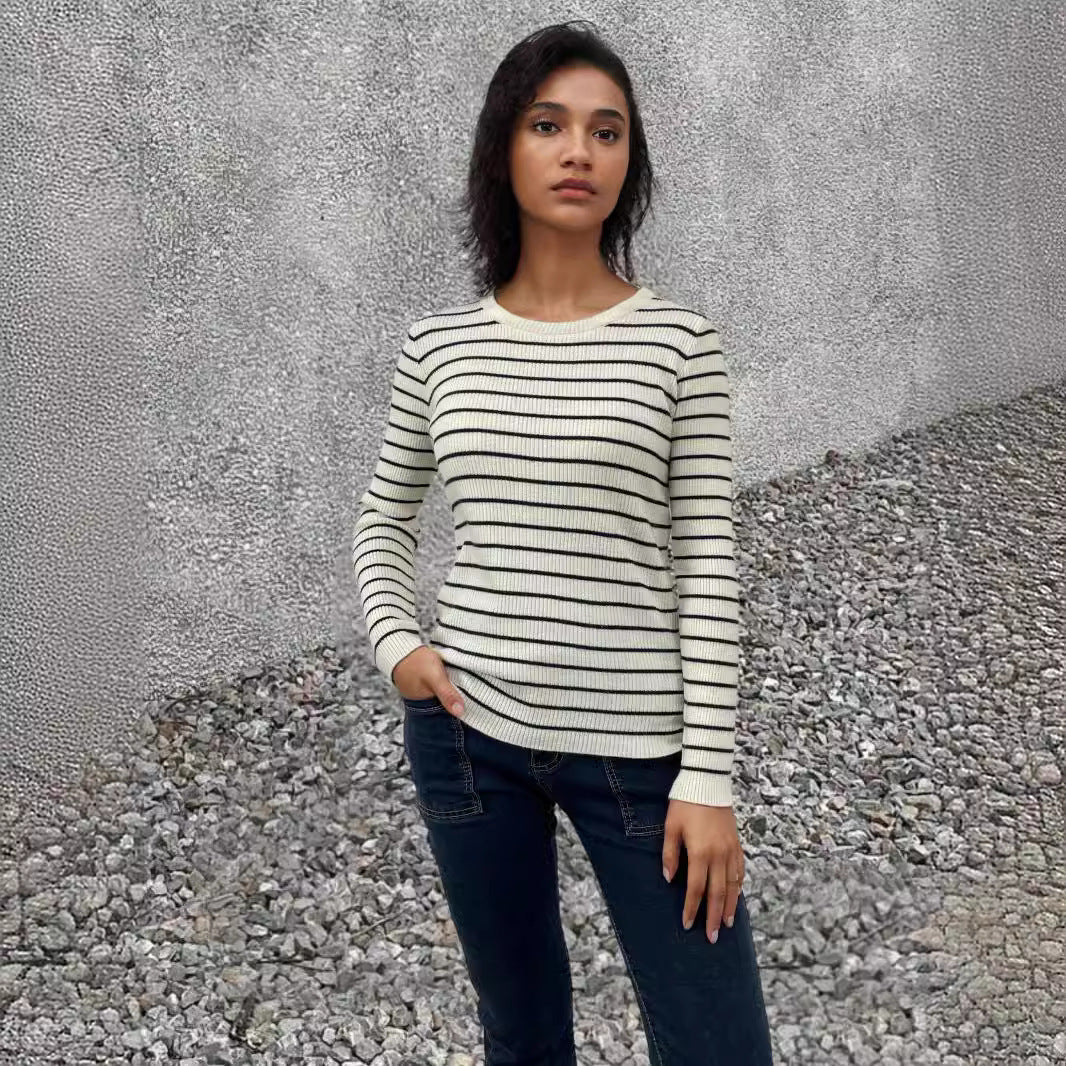 Kvinnors ribbad tröja med randig design och förlängda ärmar Mirla-Eva Jonsson