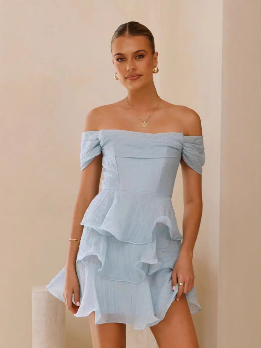 Kvinnors romantiska volang klänning med off-shoulder design Mirla-Eva Jonsson
