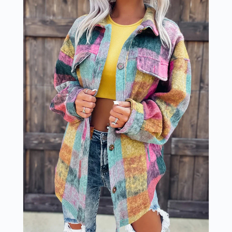 Kvinnors rutig oversized skjorta jacka tillverkad av mjukt ullmaterial med praktiska fickor Mirla-Eva Jonsson