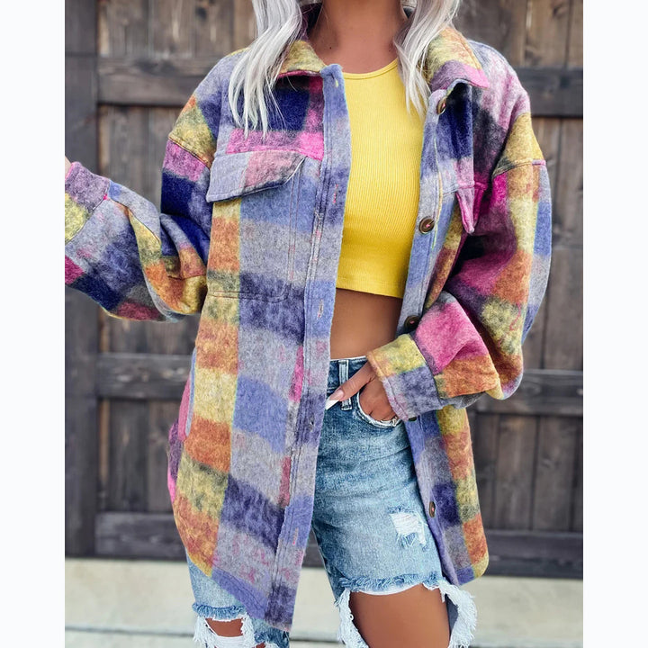 Kvinnors rutig oversized skjorta jacka tillverkad av mjukt ullmaterial med praktiska fickor Mirla-Eva Jonsson