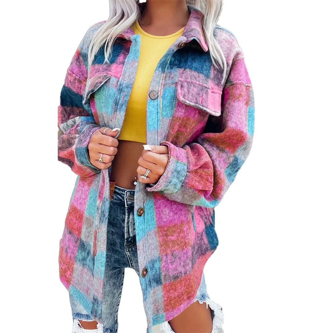Kvinnors rutig oversized skjorta jacka tillverkad av mjukt ullmaterial med praktiska fickor Mirla-Eva Jonsson