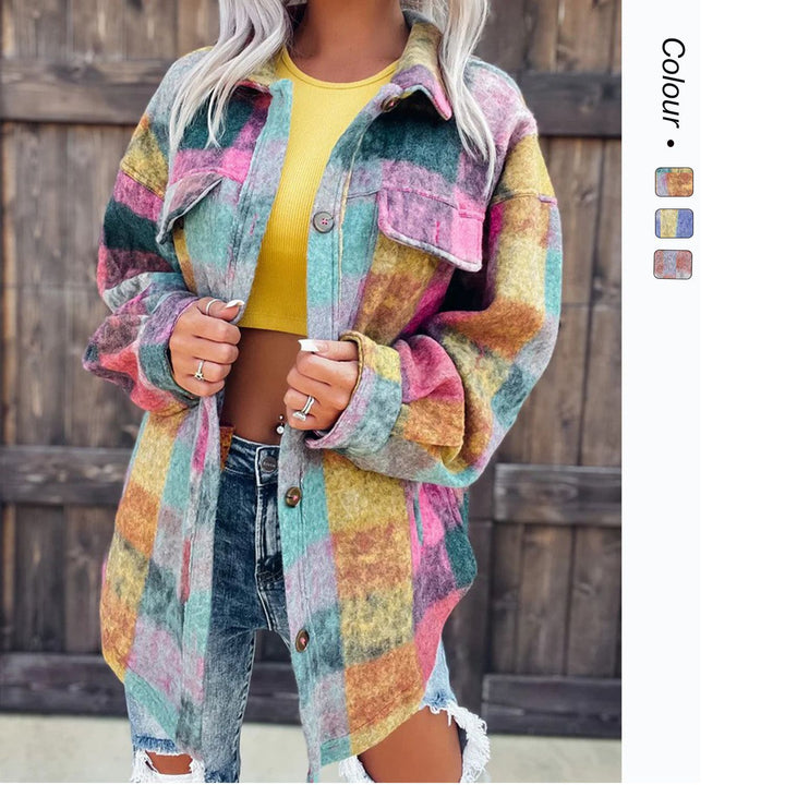 Kvinnors rutig oversized skjorta jacka tillverkad av mjukt ullmaterial med praktiska fickor Mirla-Eva Jonsson