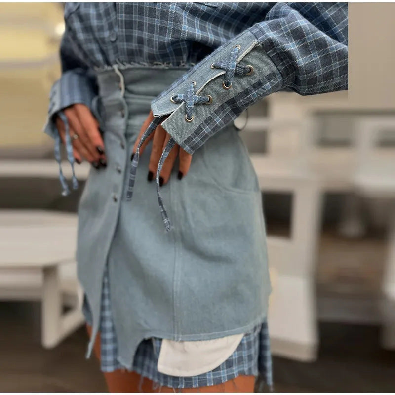 Kvinnors rutiga skjorta med denimkjol och bältesdetaljer Mirla-Eva Jonsson