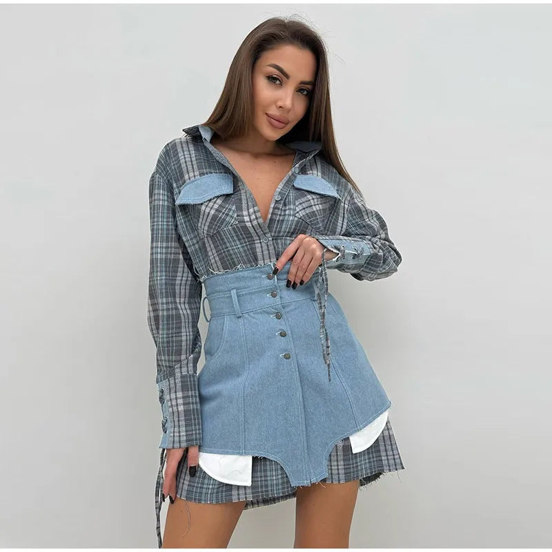 Kvinnors rutiga skjorta med denimkjol och bältesdetaljer Mirla-Eva Jonsson