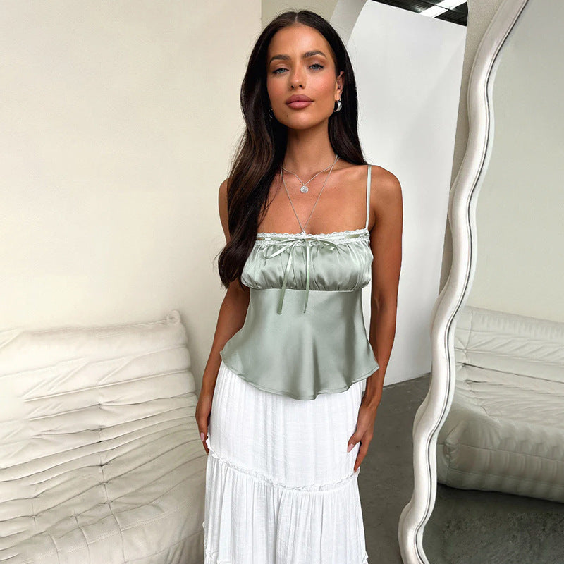 Kvinnors satin camisole med justerbara spaghettistövlar och spetsdetalj Mirla-Eva Jonsson