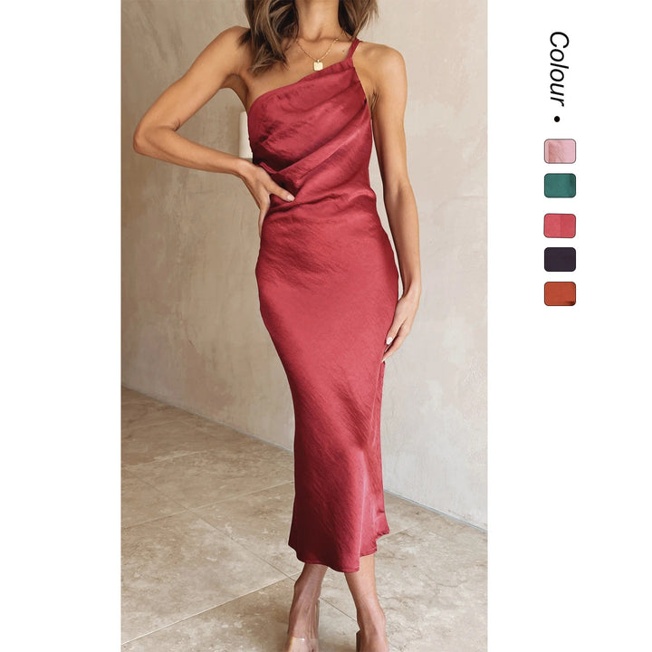 Kvinnors satin midi klänning med asymmetrisk skärning och elegant flair Mirla-Eva Jonsson