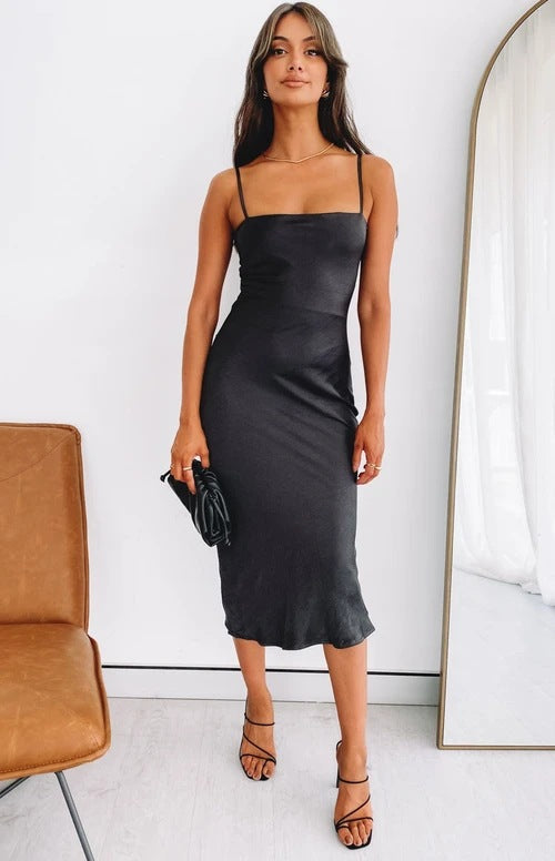 Kvinnors satin midi-klänning med smala spaghetti-band och elegant snitt Mirla-Eva Jonsson