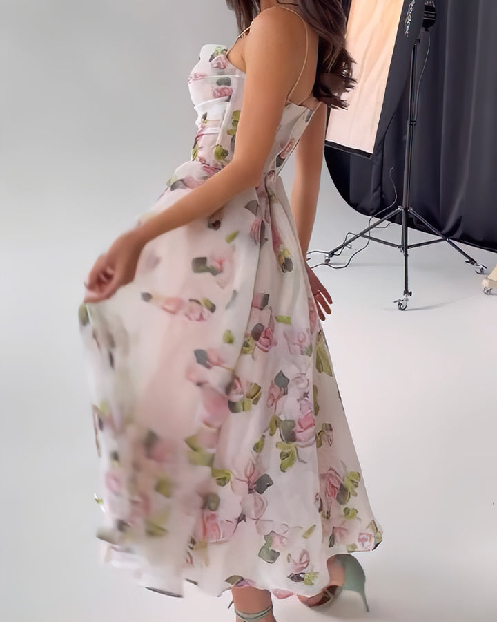 Kvinnors semitransparenta kvällsklänning med blommönster och band Mirla-Eva Jonsson
