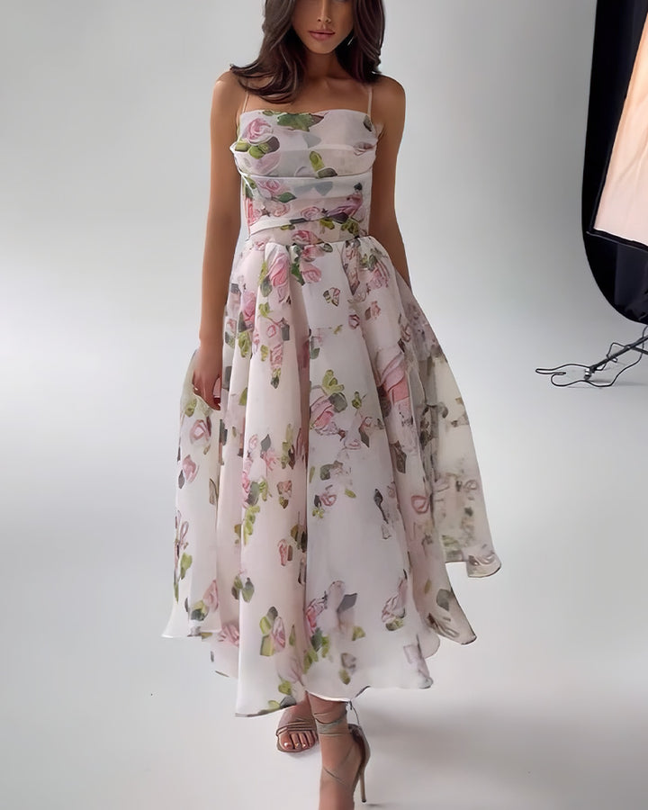Kvinnors semitransparenta kvällsklänning med blommönster och band Mirla-Eva Jonsson