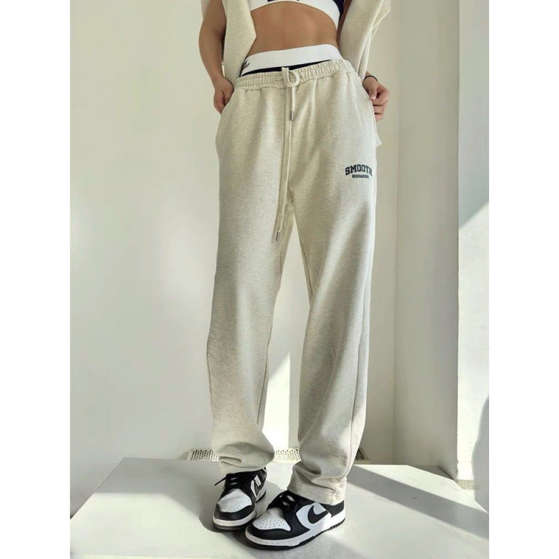 Kvinnors set med kort sweatshirt och bekväma joggingsbyxor Mirla-Eva Jonsson