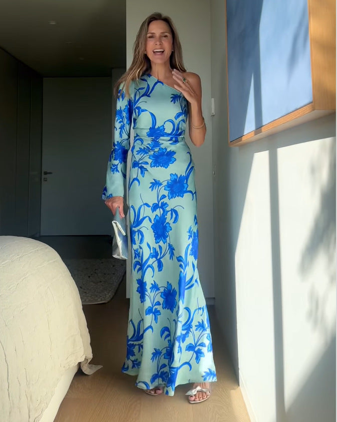 Kvinnors sheath-klänning med asymmetrisk skärning och blommönster Mirla-Eva Jonsson