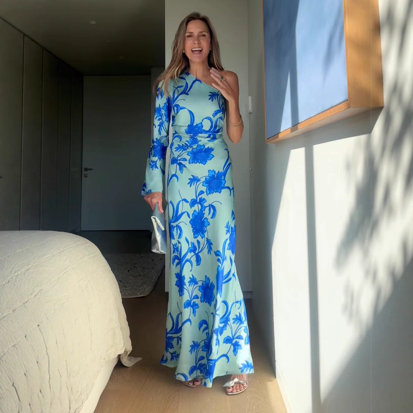 Kvinnors sheath-klänning med asymmetrisk skärning och blommönster Mirla-Eva Jonsson