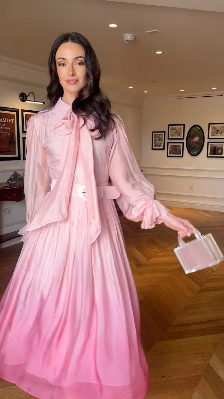 Kvinnors siden maxi klänning med elegant krage och voluminösa ärmar-Eva Jonsson