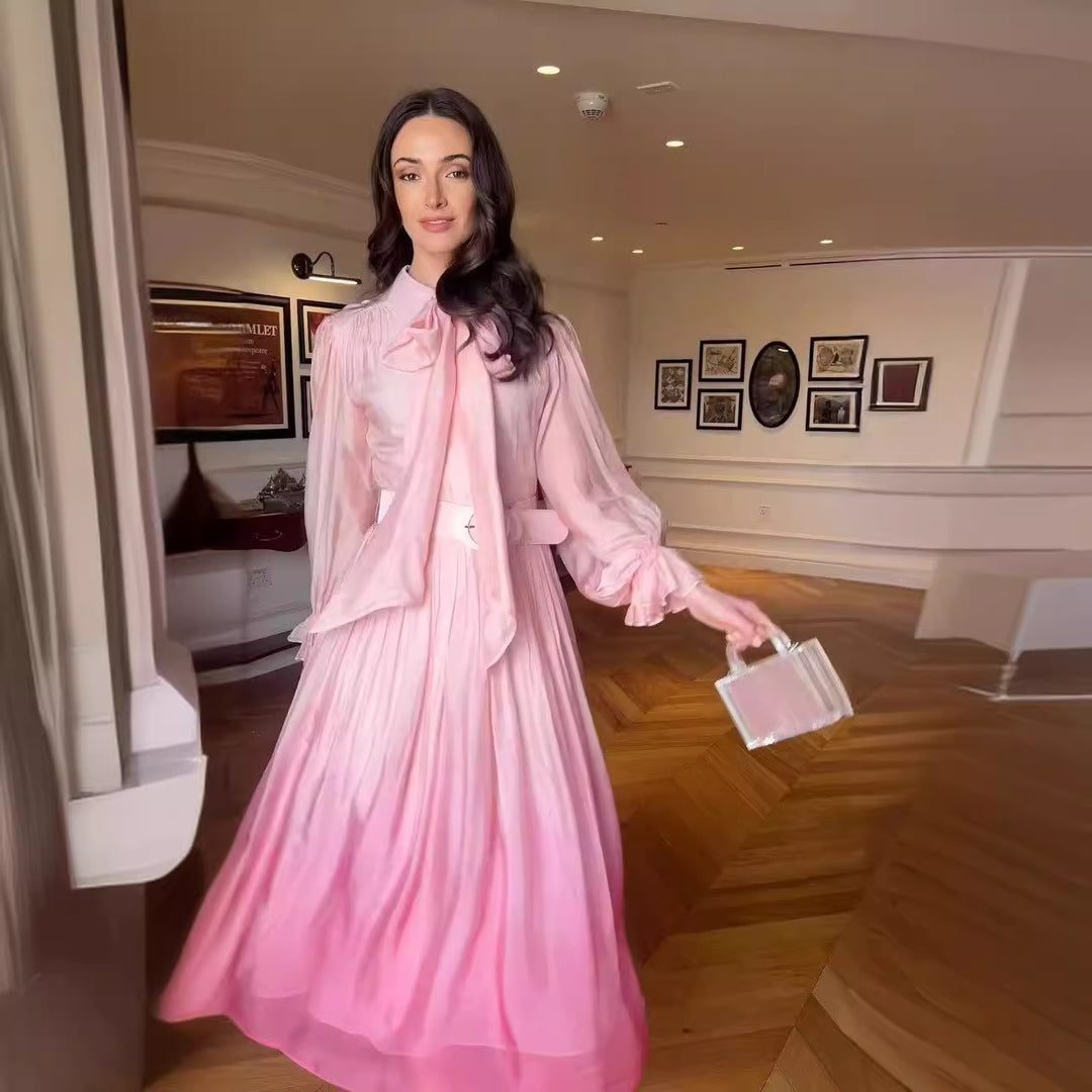 Kvinnors siden maxi klänning med elegant krage och voluminösa ärmar-Eva Jonsson