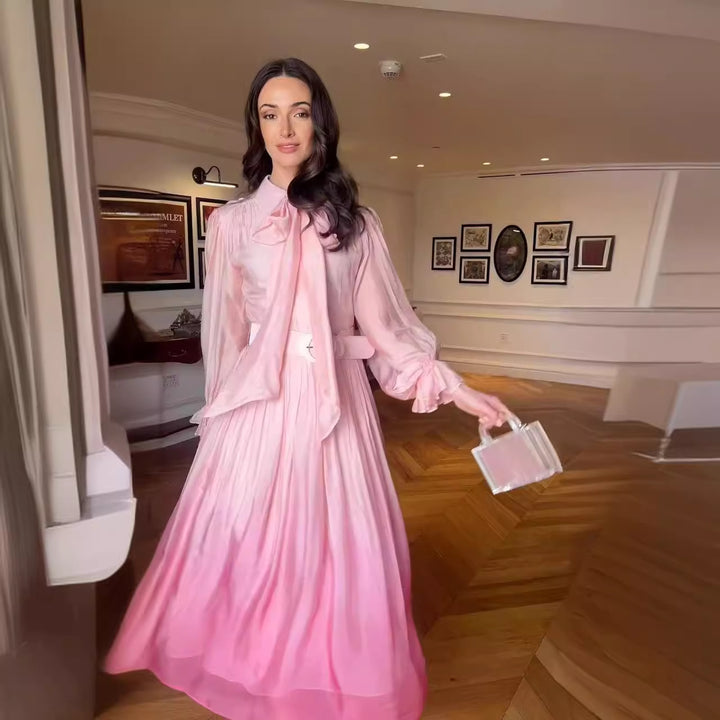 Kvinnors siden maxi klänning med elegant krage och voluminösa ärmar-Eva Jonsson