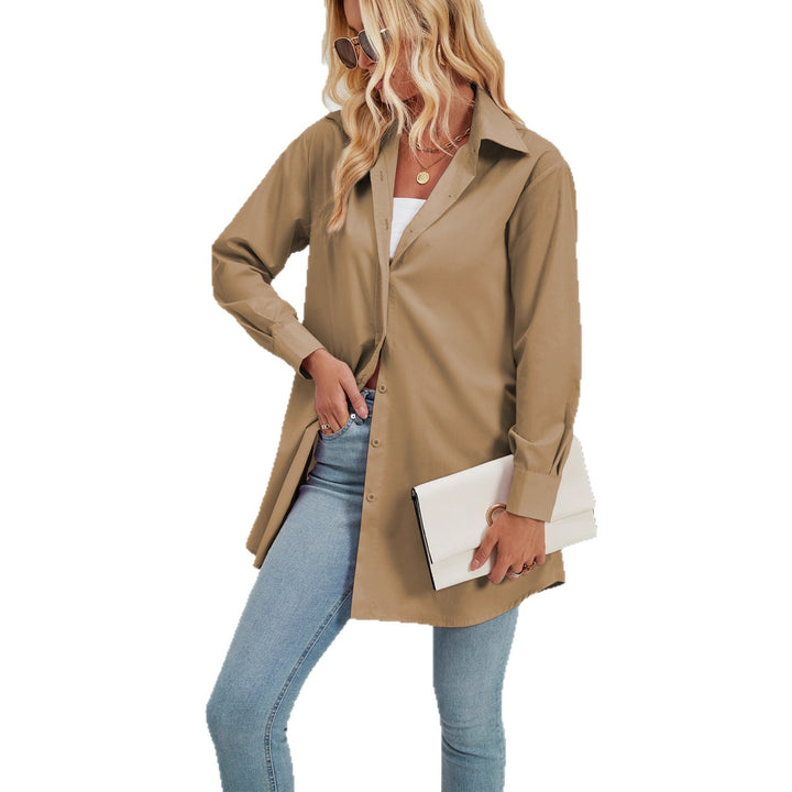 Kvinnors skjorta blus med en elegant oversized passform och klassiska knapprinor Mirla-Eva Jonsson