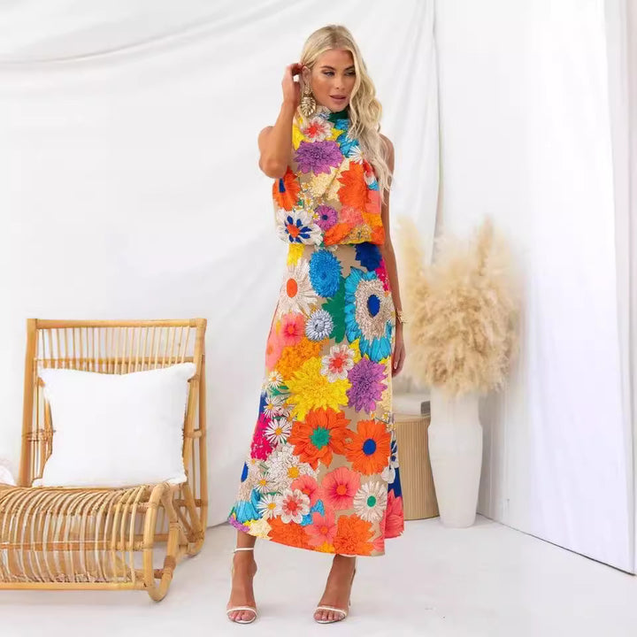 Kvinnors sommar maxiklänning med blommiga accenter och elegant snitt-Eva Jonsson