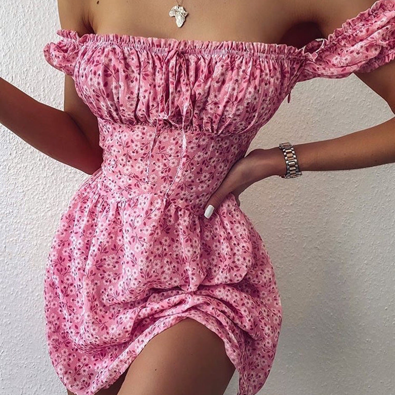 Kvinnors sommar mini klänning med avslappnad off-shoulder skärning och volangdetaljer-Eva Jonsson