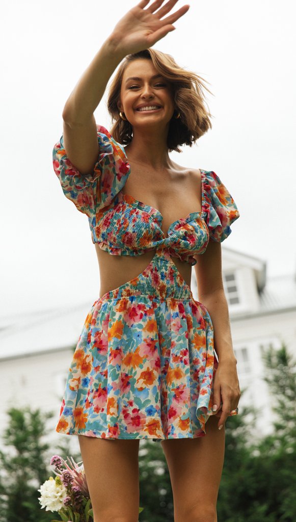 Kvinnors sommar mini set med puffärmar och utskärningsdetaljer Mirla-Eva Jonsson