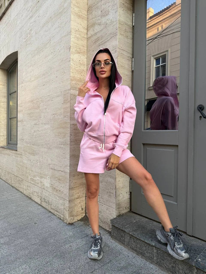 Kvinnors sommar sport lounge set med huva jacka och shorts Mirla-Eva Jonsson