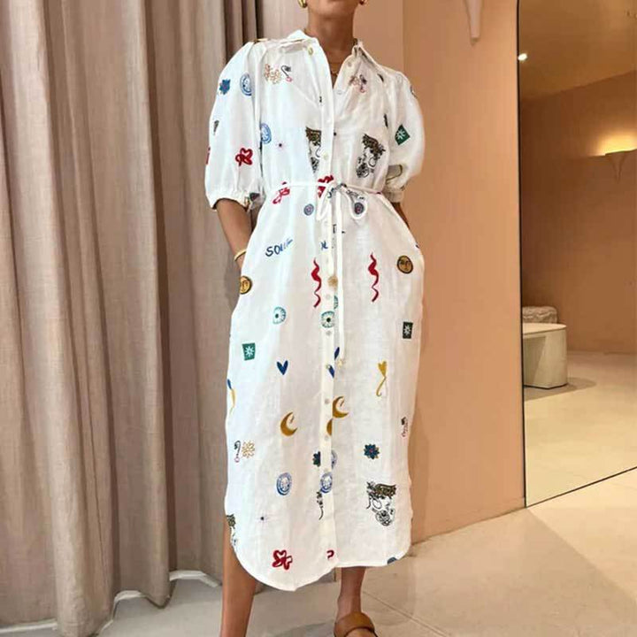 Kvinnors sommarklänning med färgglad broderidesign Mirla-Eva Jonsson