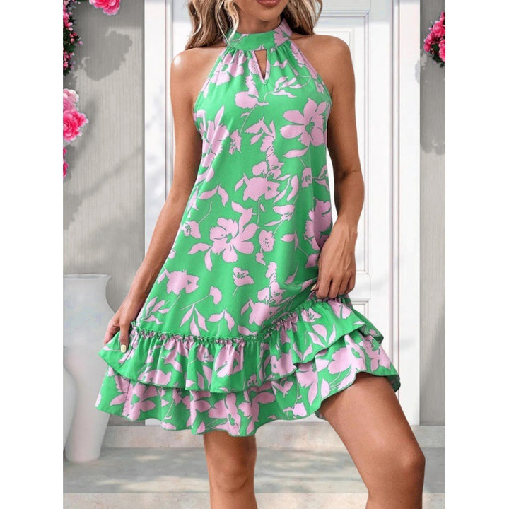 Kvinnors sommarklänning med lekfull volangdesign och blommönster Mirla-Eva Jonsson