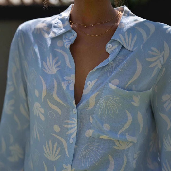 Kvinnors sommarlätta avslappningsoutfit med blommönster och lös passform Mirla-Eva Jonsson