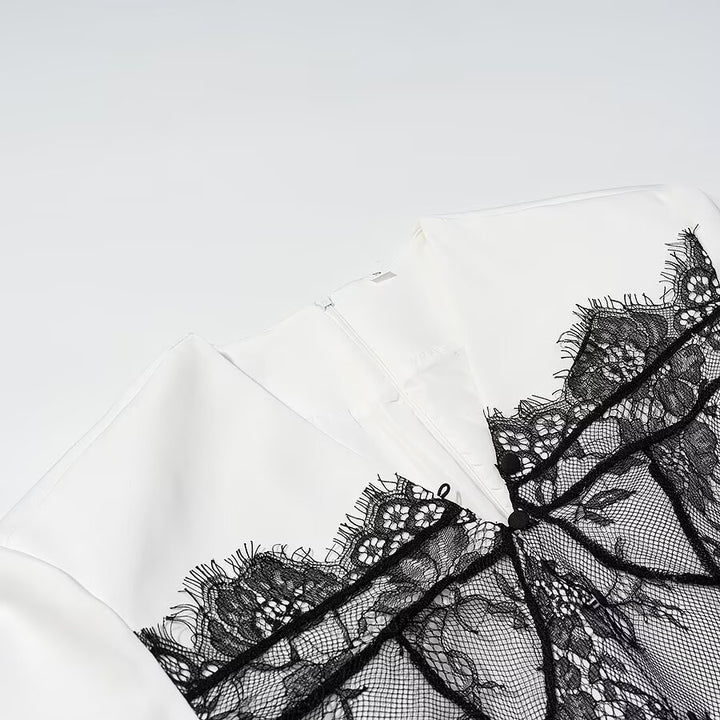 Kvinnors spetsklänning med sofistikerad design och eleganta detaljer Mirla-Eva Jonsson