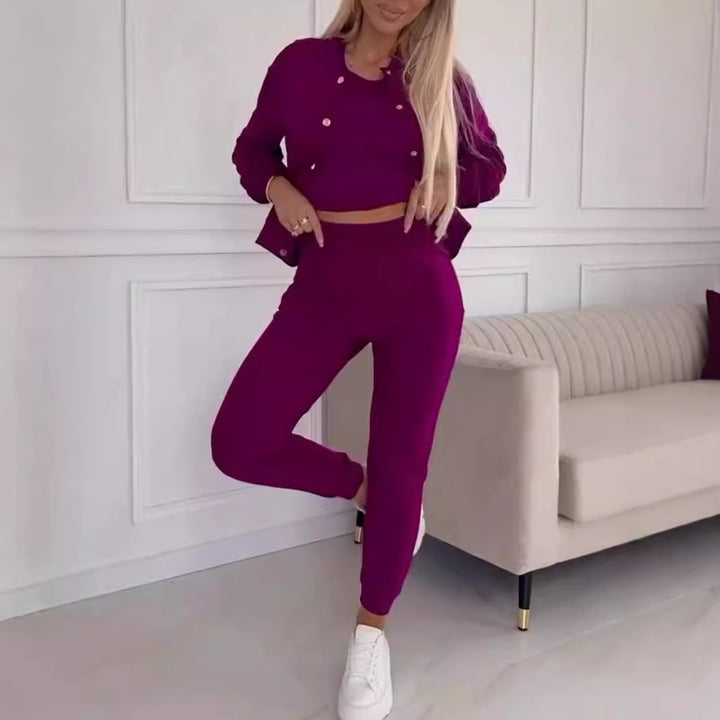 Kvinnors sportdräkt med kort topp och urban jacka Mirla-Eva Jonsson