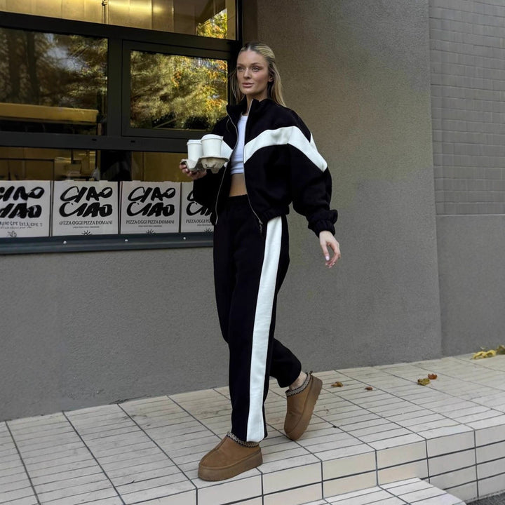 Kvinnors sportfleece-set med hög krage och blousonstil.-Eva Jonsson