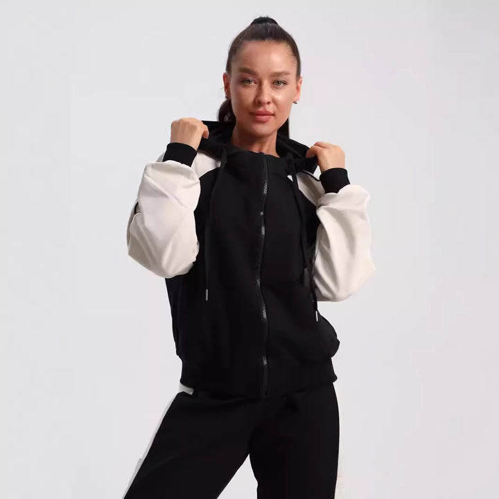 Kvinnors sportig jacka och byxset med moderna färgaccenter och hög krage Mirla-Eva Jonsson