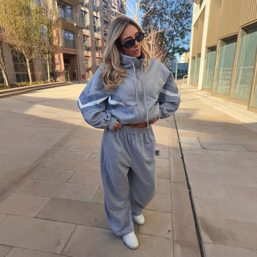 Kvinnors sportiga avslappningsset med hög krage och vida ben Mirla-Eva Jonsson