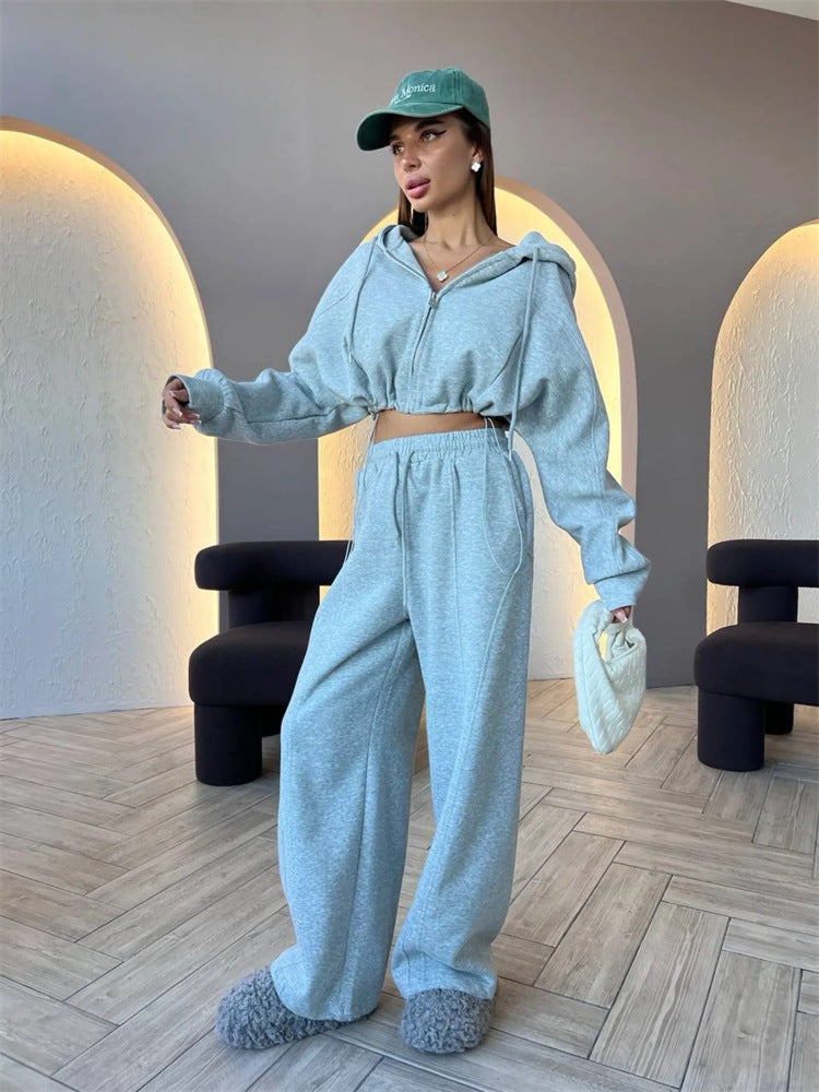 Kvinnors sportiga crop top och lösa joggingbyxor set Mirla-Eva Jonsson
