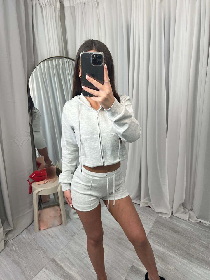 Kvinnors sportiga crop top och shorts set Mirla-Eva Jonsson