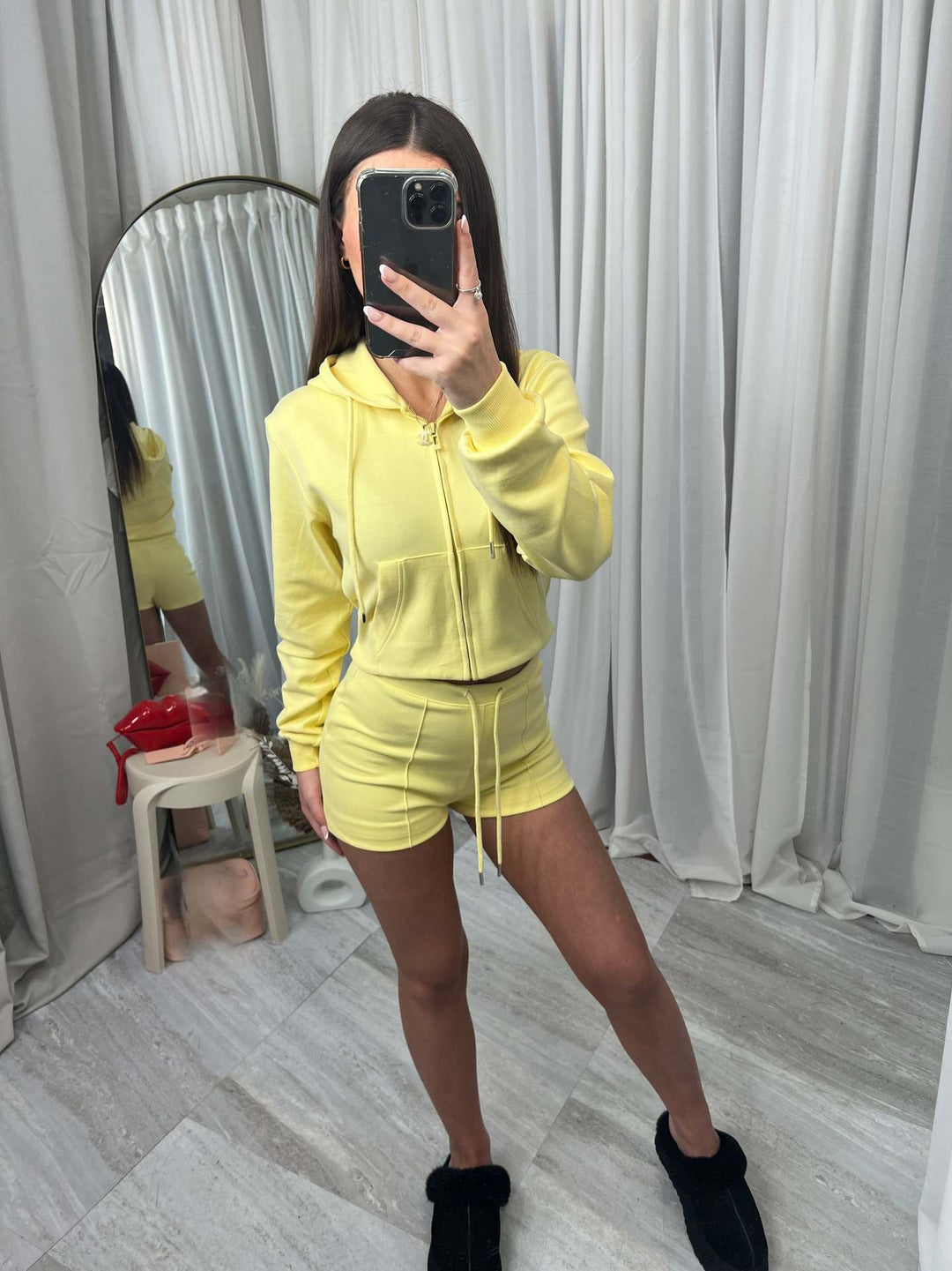 Kvinnors sportiga crop top och shorts set Mirla-Eva Jonsson