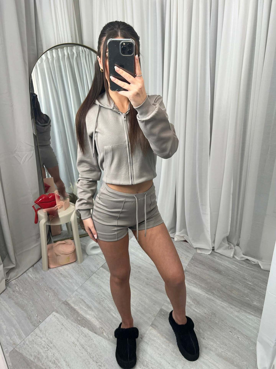 Kvinnors sportiga crop top och shorts set Mirla-Eva Jonsson