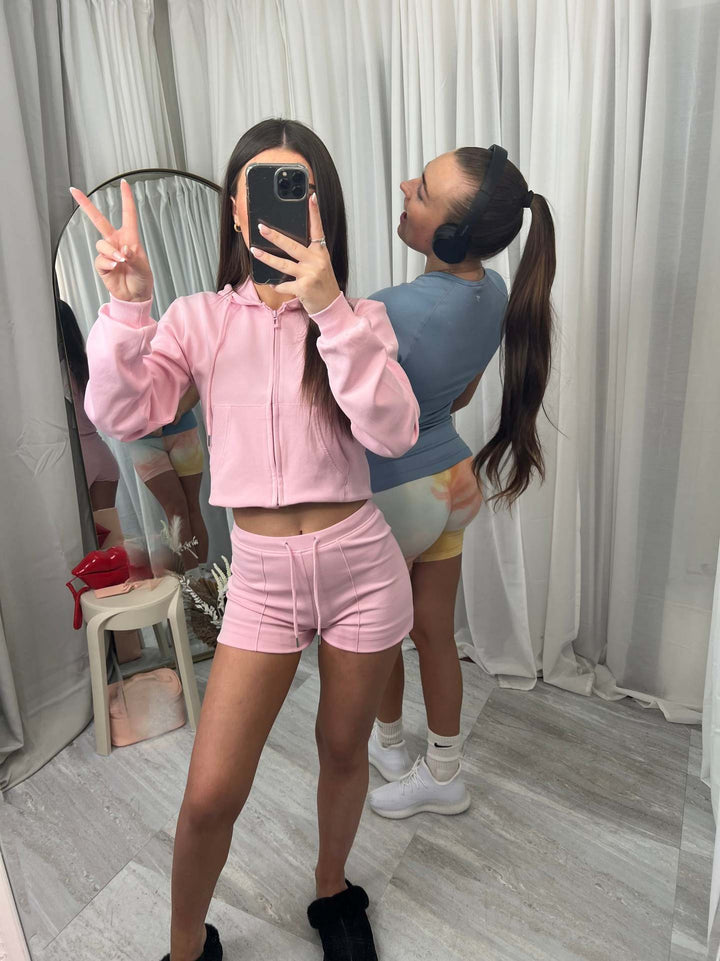 Kvinnors sportiga crop top och shorts set Mirla-Eva Jonsson